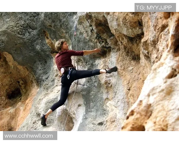 上海攀岩队区域防守策略解析与攀岩热点的深度探讨